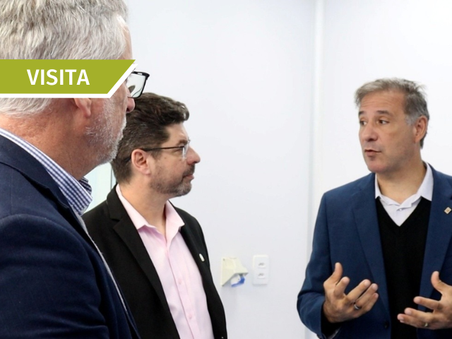 Diretor-Presidente da FUNDUNESP visita CEVAP e conhece a estrutura da V-BioPharma