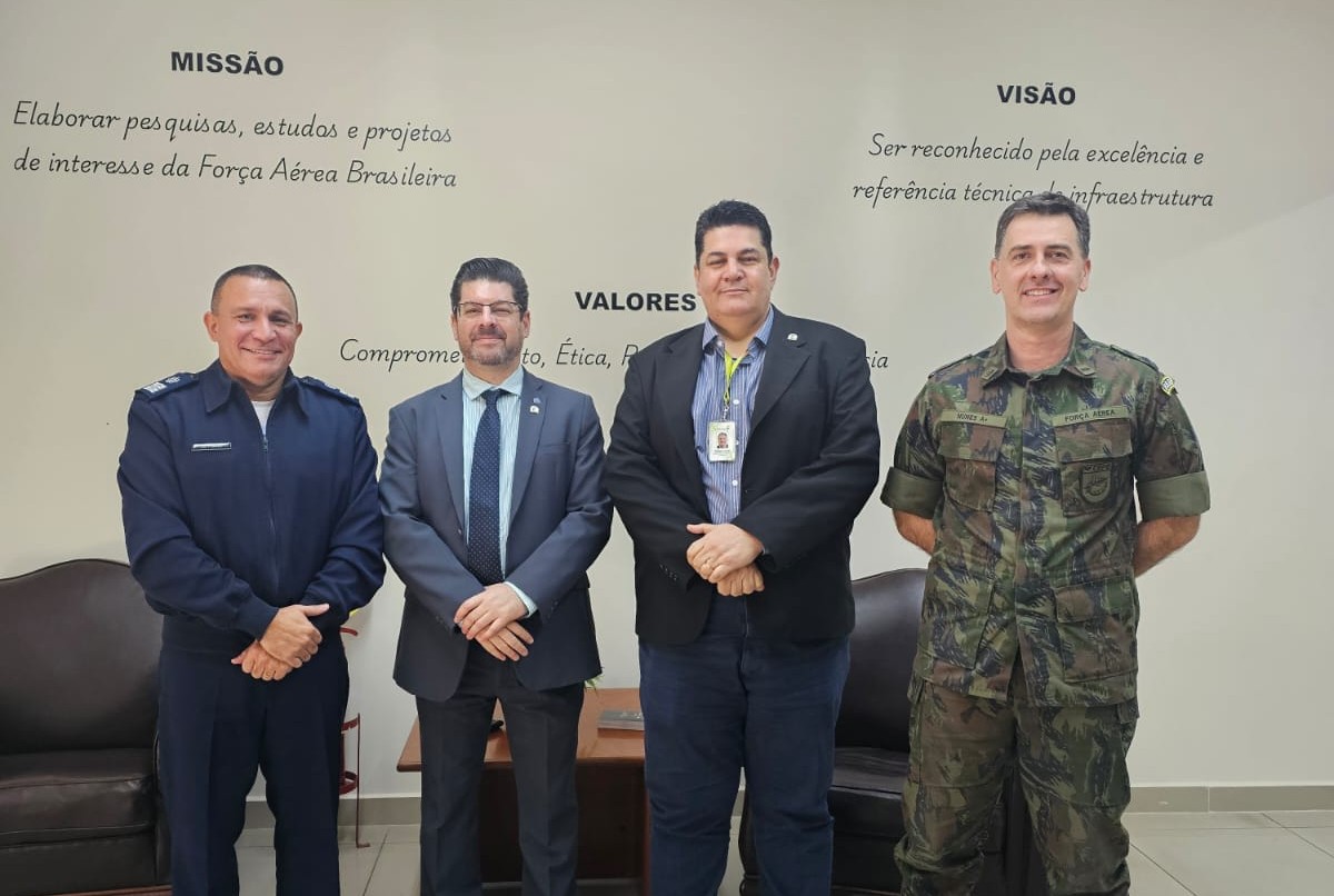FUNDUNESP visita CEPE da Aeronáutica para tratar de futura parceria institucional
