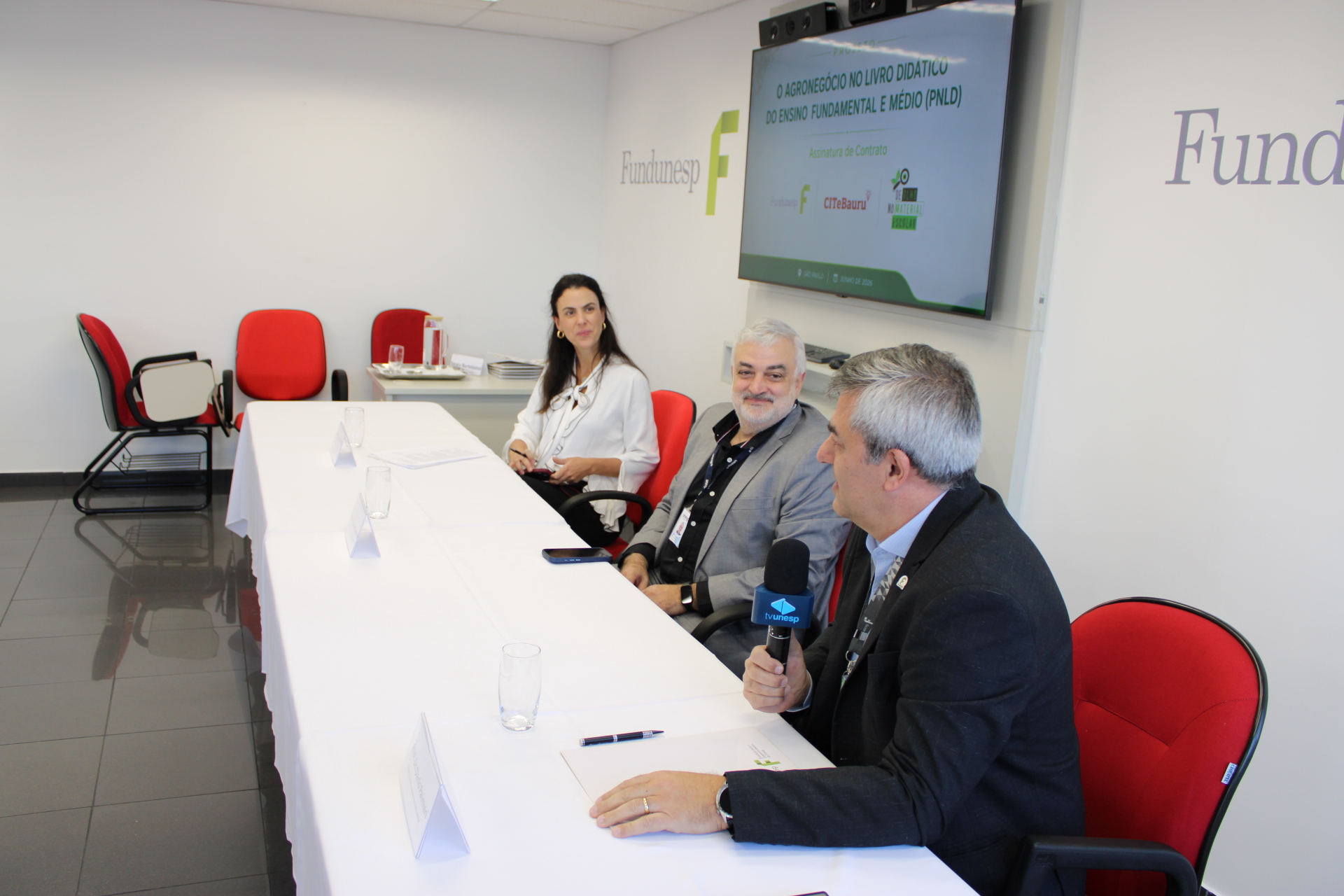 Indústria do agronegócio nos livros didáticos: pesquisa analisará conteúdos da educação básica