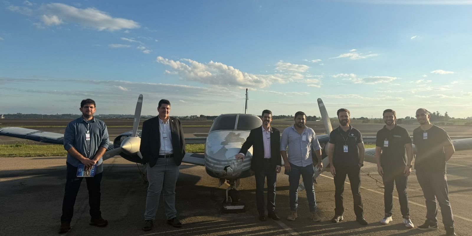FUNDUNESP e Unesp realizam visita técnica à Alfândega de Viracopos para análise de aeronave
